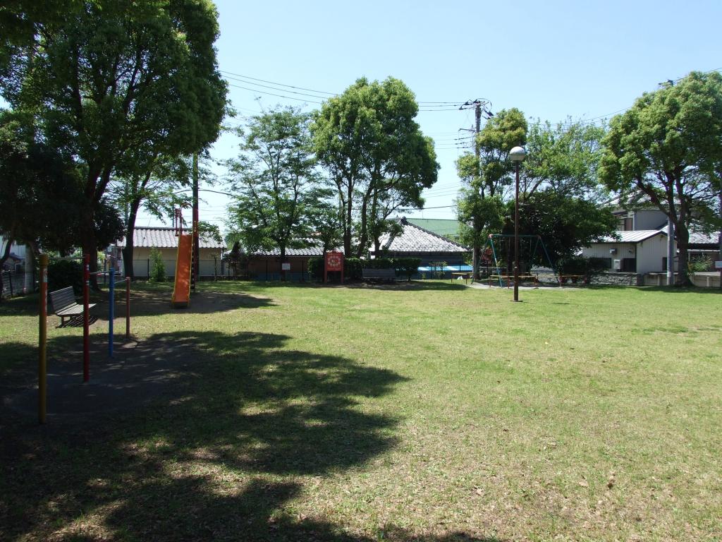 児童公園：徒歩6分(500ｍ)
