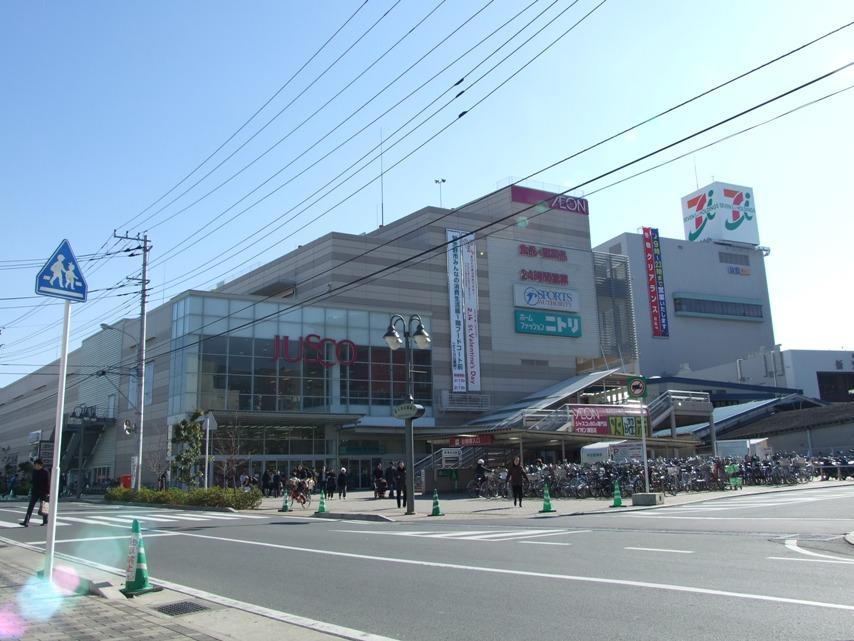 イオンモール：徒歩8分(600m)