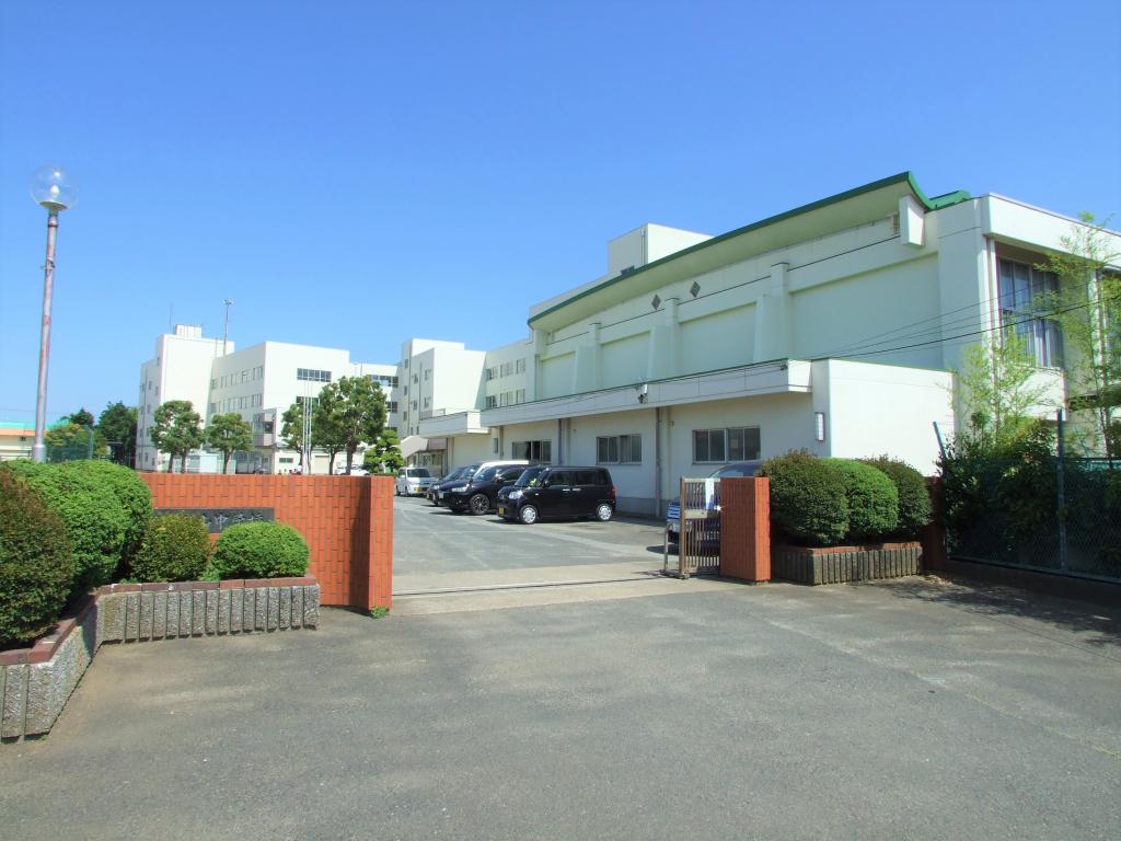 三山中学校：徒歩10分(800m)