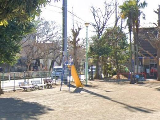 三山新田児童遊園：徒歩1分(100m)