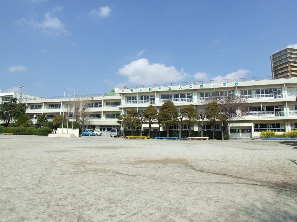 大久保小学校：徒歩4分(300m)