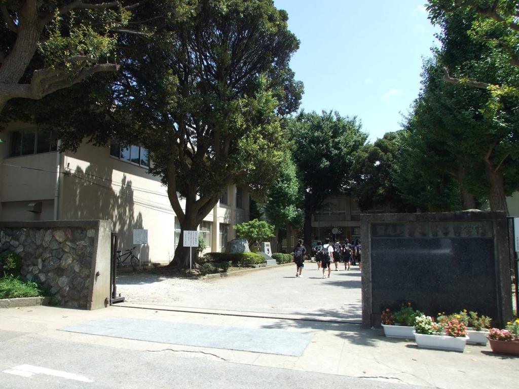 第二中学校：徒歩23分(1800m)