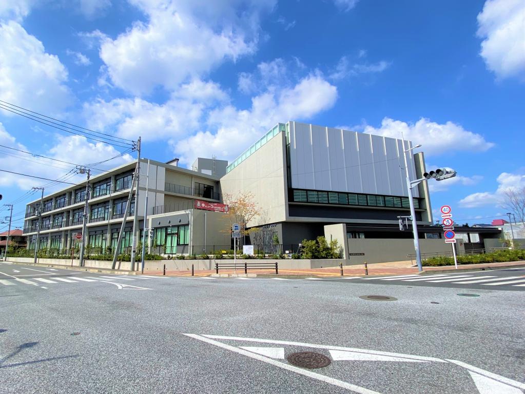 谷津小学校：徒歩8分(650m)