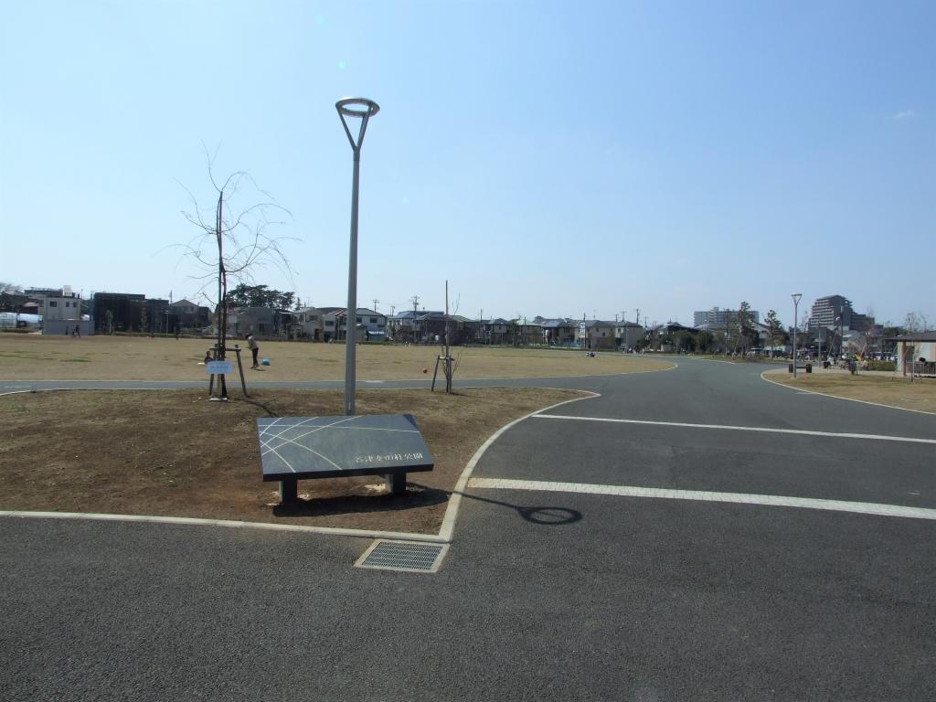 谷津奏の杜公園：徒歩5分(400m)