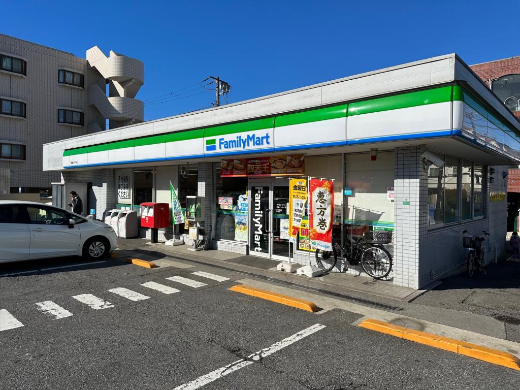 ファミリーマート花輪インター店：徒歩3分（240ｍ）