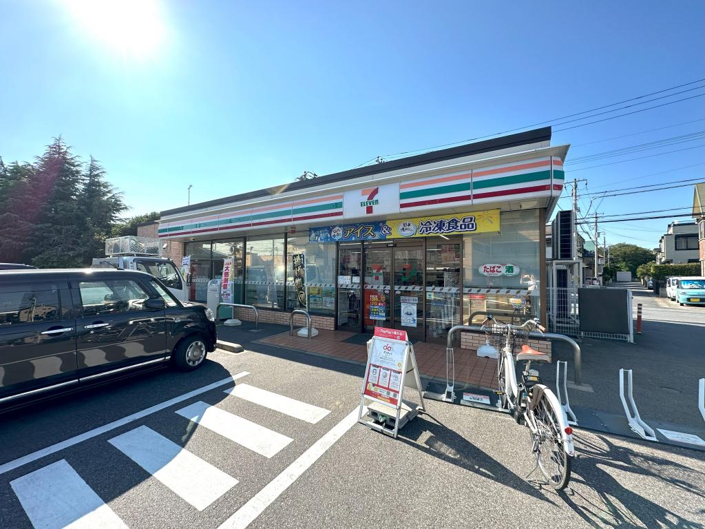 セブンイレブン：徒歩7分(550m)