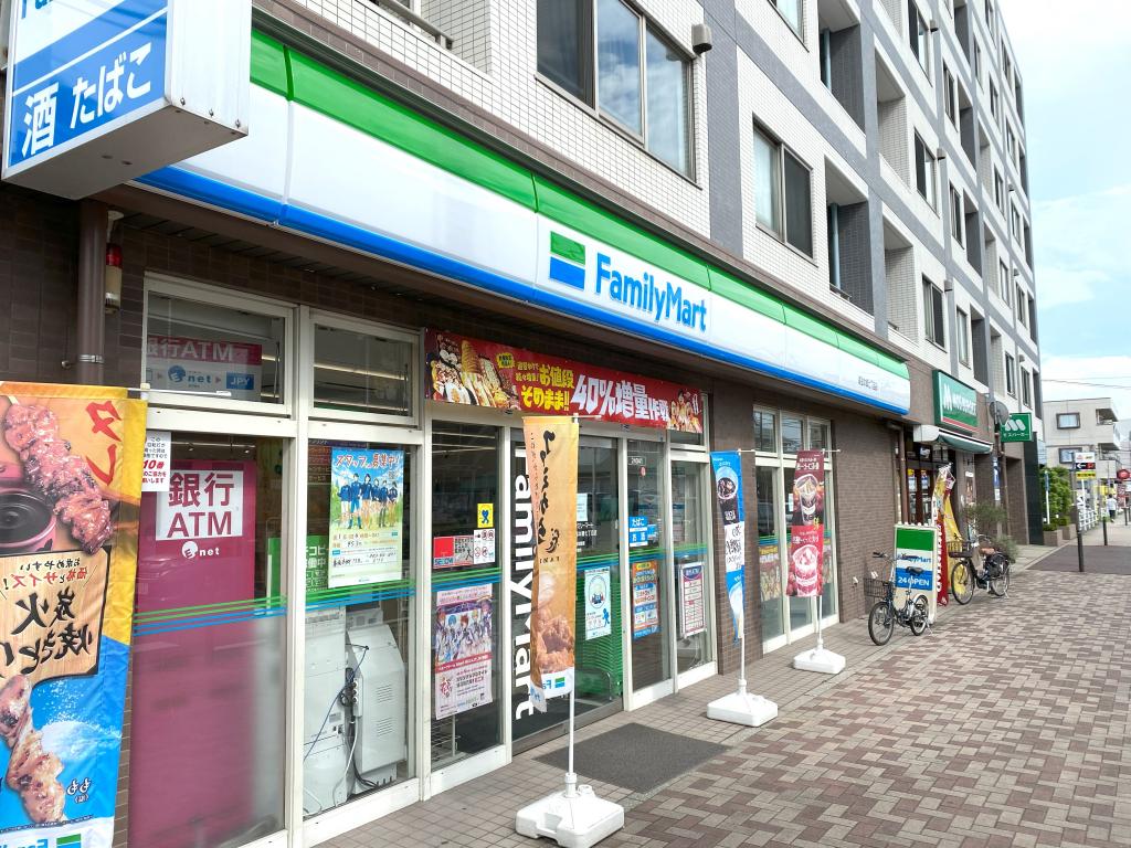 ファミリーマート：徒歩5分(400m)