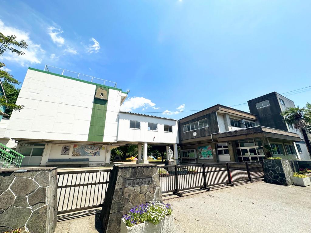 勝田台小学校：徒歩4分(300m)