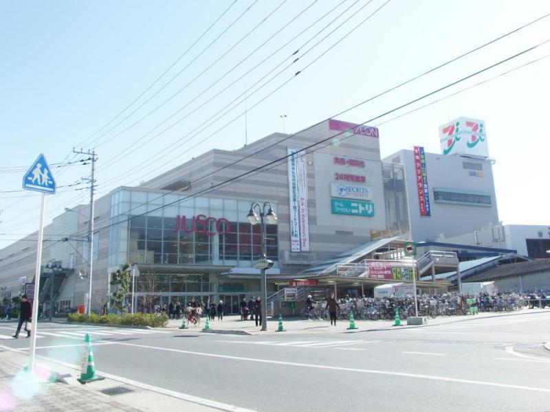 イオンモール:徒歩12分(930m)