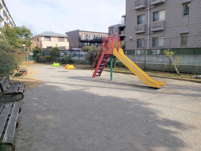 前原東4丁目公園:徒歩2分(160m)