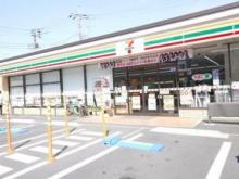 セブンイレブン:徒歩1分(90m)