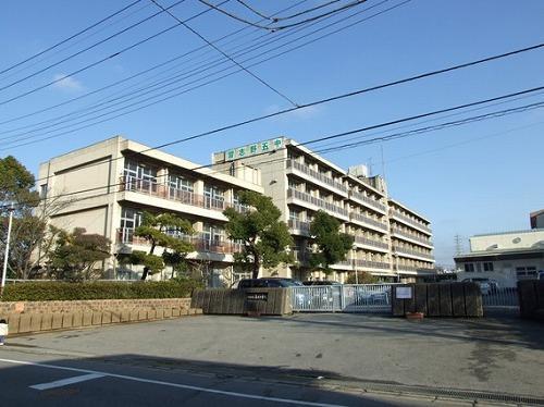 第五中学校:徒歩8分(630m)