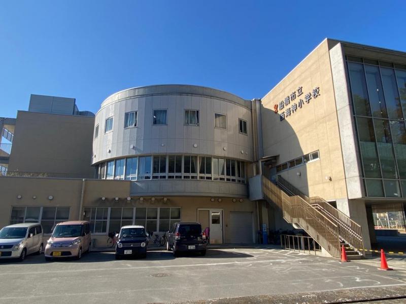 西海神小学校:徒歩7分(500m)