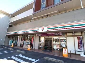 セブンイレブン:徒歩9分(750m)