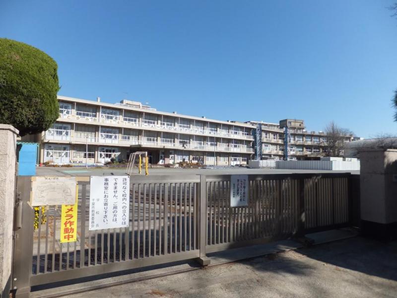 検見川小学校:徒歩16分(1300m)