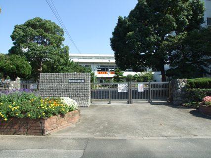 袖ヶ浦西小学校:徒歩2分(90m)