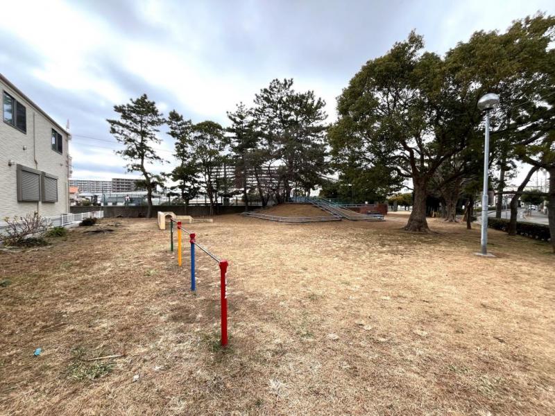 葦切公園:徒歩5分(400m)