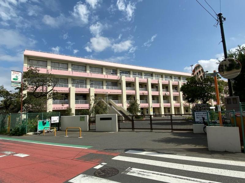 夏見台小学校:徒歩9分(700m)