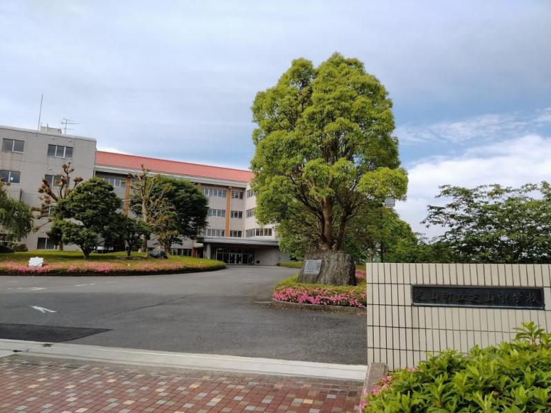 芝山中学校:徒歩2分(110m)