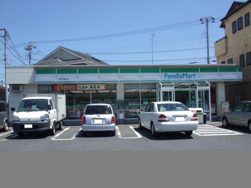 ファミリーマート:徒歩4分(250m)