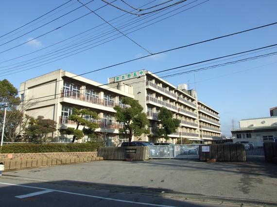 第五中学校:徒歩8分(600m)
