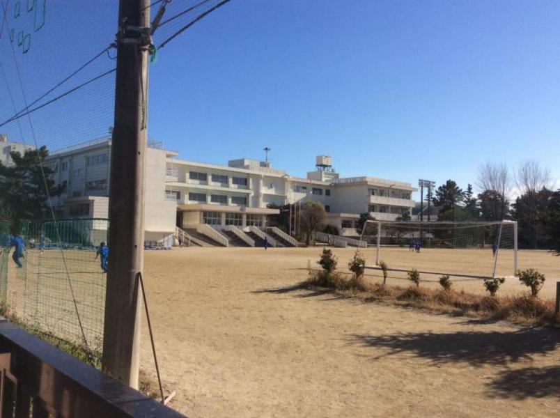 宮本中学校:徒歩3分(210m)