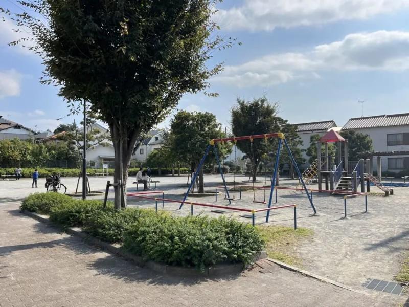 浜竹公園:徒歩5分(350m)