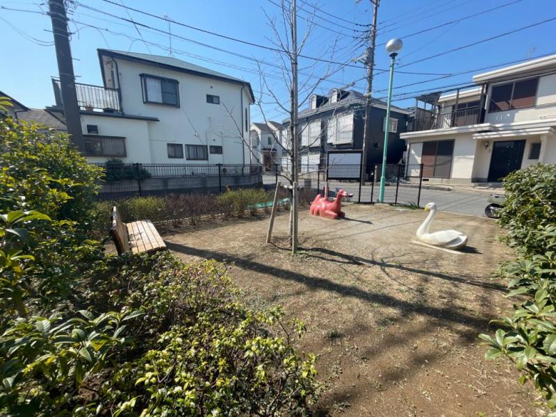 らくだ公園:徒歩2分(100m)