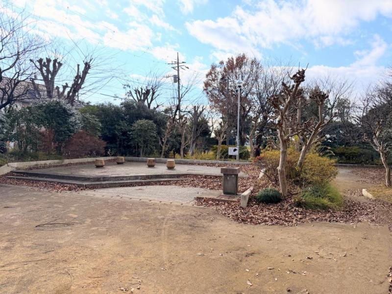 エステート上山公園:徒歩3分(200m)
