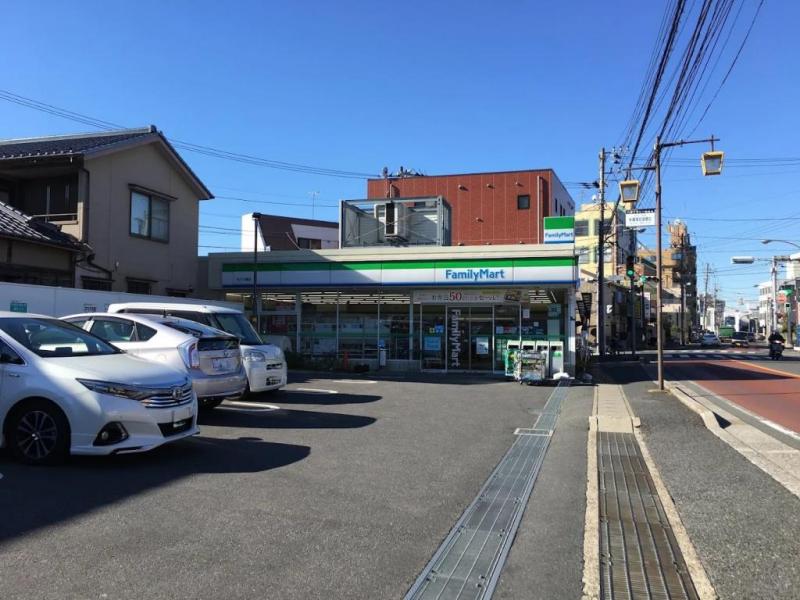 ファミリーマート 市川八幡店:徒歩5分