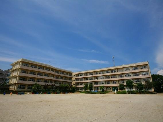 高根台第三中学校:徒歩5分(400m)