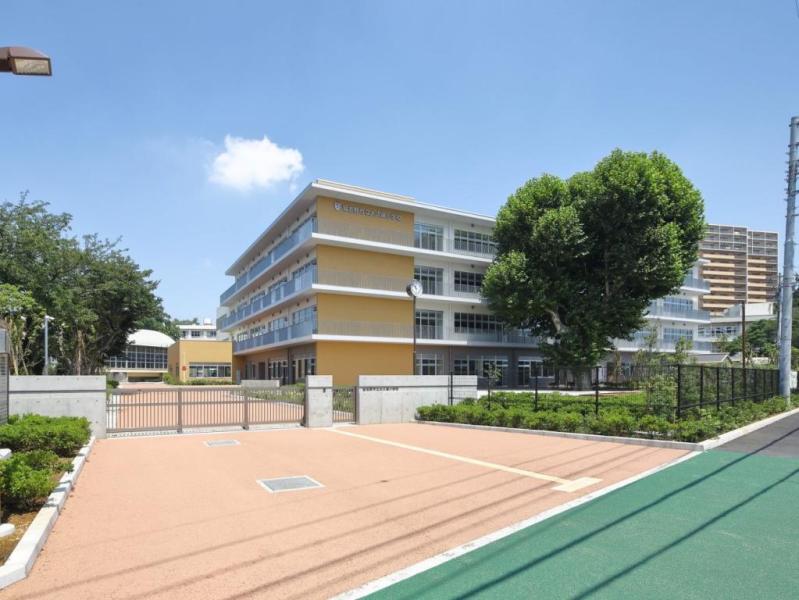 大久保小学校:徒歩8分