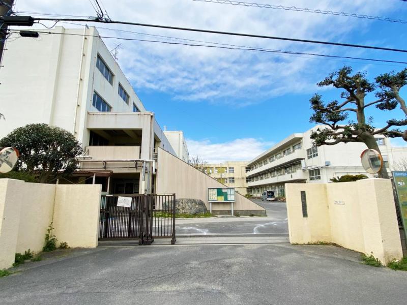 第三中学校:徒歩22分(1700m)