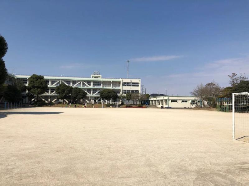 高郷小学校:徒歩19分(1500m)