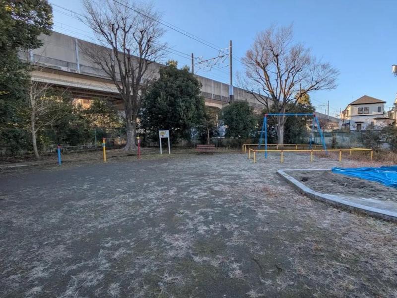 芝山ホープタウン公園:徒歩5分(400m)