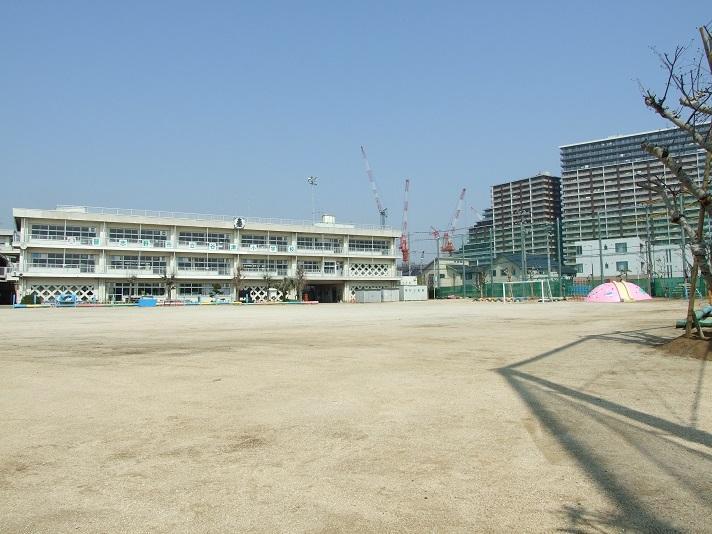 谷津小学校:徒歩9分(700m)