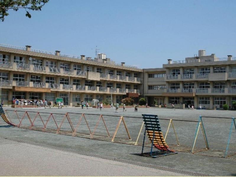 西の谷小学校:徒歩5分(450m)